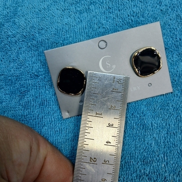 Goldtone black gloss square post earrings new - Picture 2 of 5